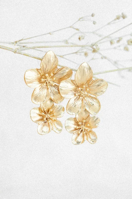 alexa-flower-earrings-gold