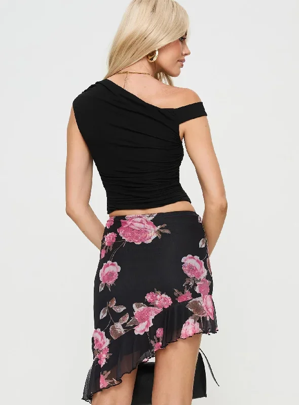 apricota-mini-skirt-black-floral