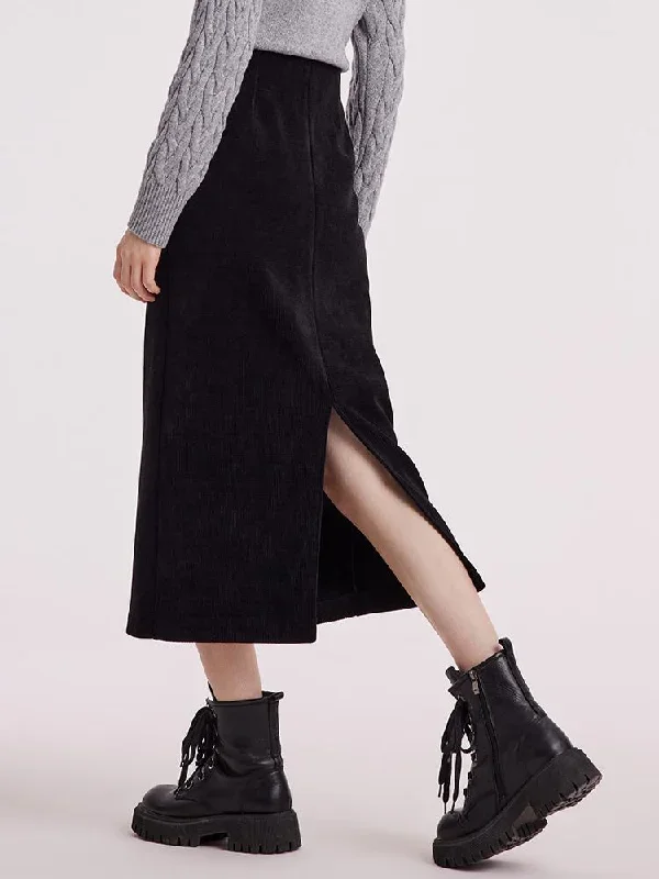 black-straight-knitted-slit-skirt-1bsj2d020