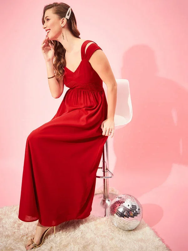 dr4336rd-berrylush-women-solid-red-sweetheart-neck-sleeveless-cold-shoulder-pleated-maxi-dress