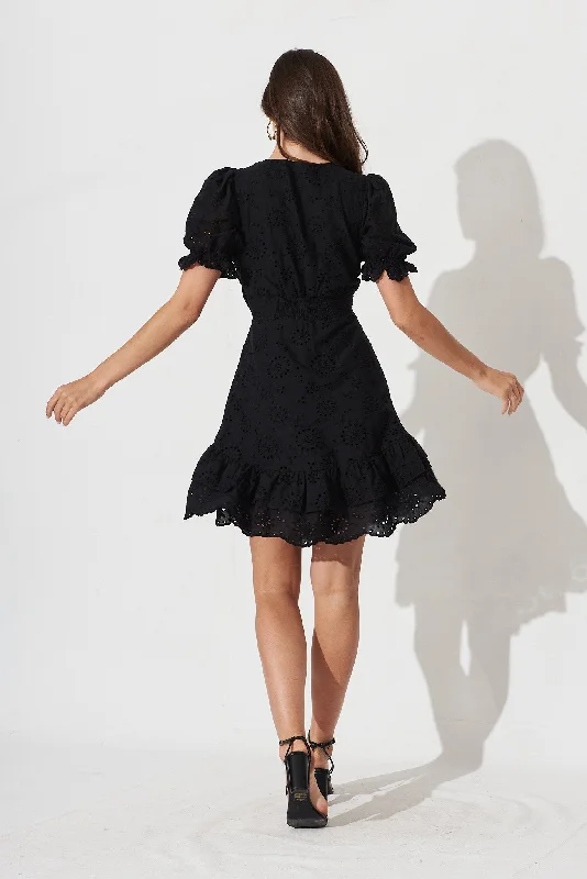 magic-dress-in-black-broderie