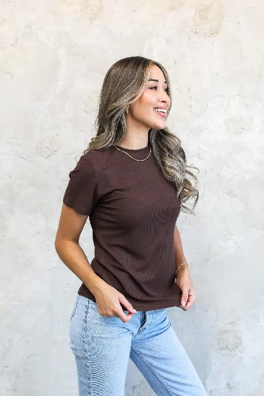 mtf22103-short-sleeve-ribbed-tee-in-truffle-brown